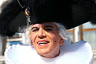 Carneval in Vendedig, Cicisbeo Figur von einem Teilnehmer dargestellt